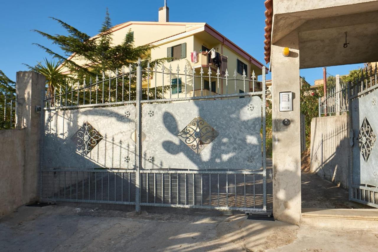 Bouganville House - Casa Vacanze Triparni Luaran gambar